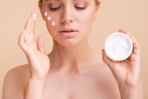 Retinol Cream: Benefits, Usage, Side Effects and Ingredients